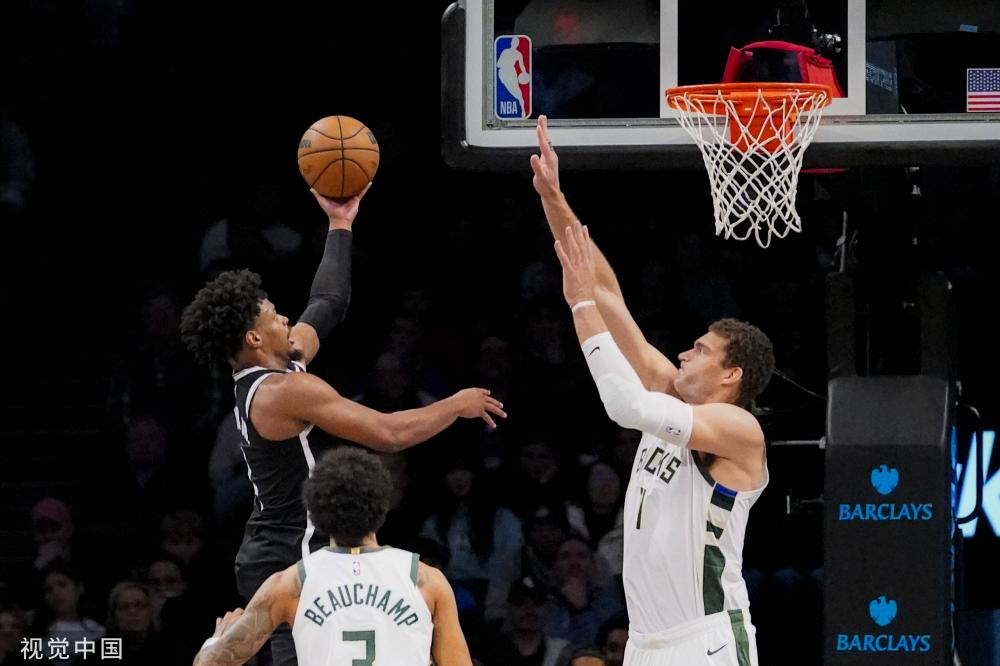 前锋之间的 前锋之间的